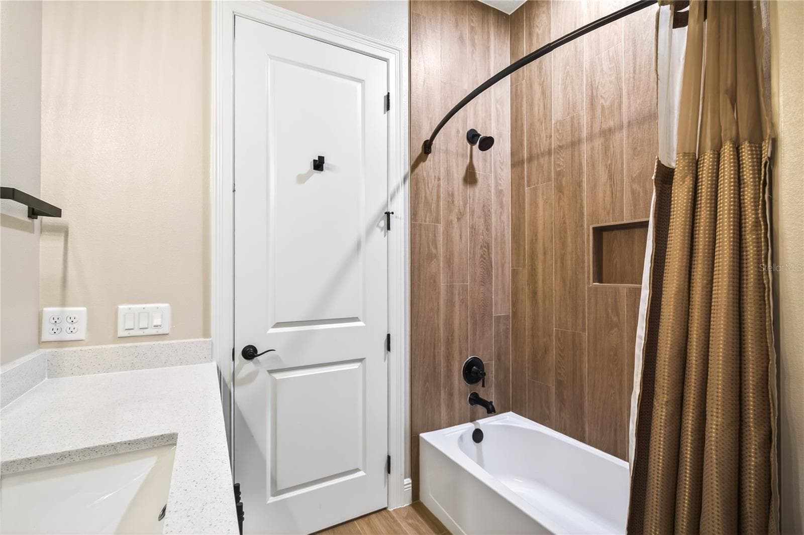 Bathroom 2 - SHORELINE RANCH, UMATILLA
