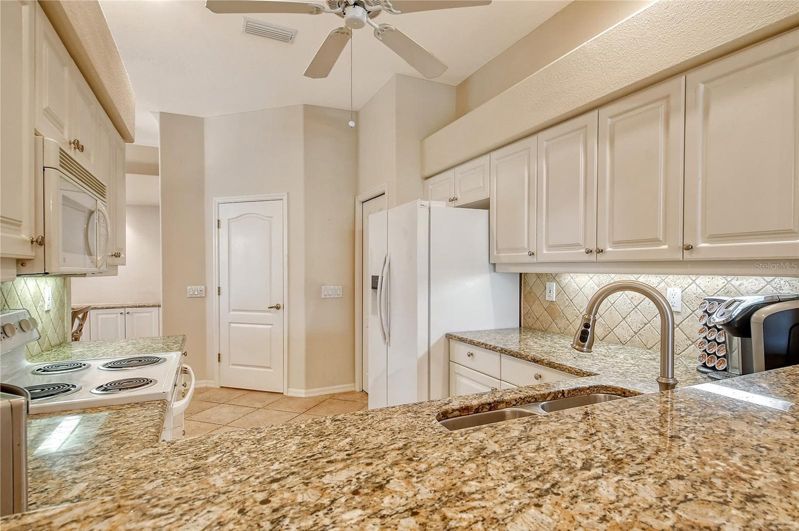 Single Family Residence at 9411 FOREST HILLS CIR, SARASOTA, photo 14 of 51