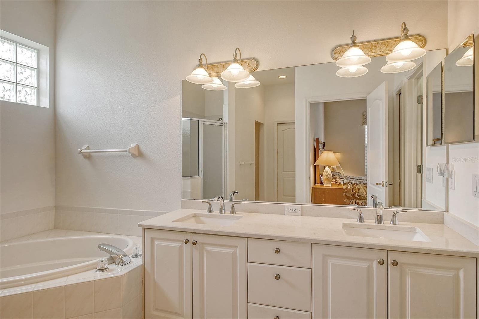 Single Family Residence at 9411 FOREST HILLS CIR, SARASOTA, photo 20 of 51
