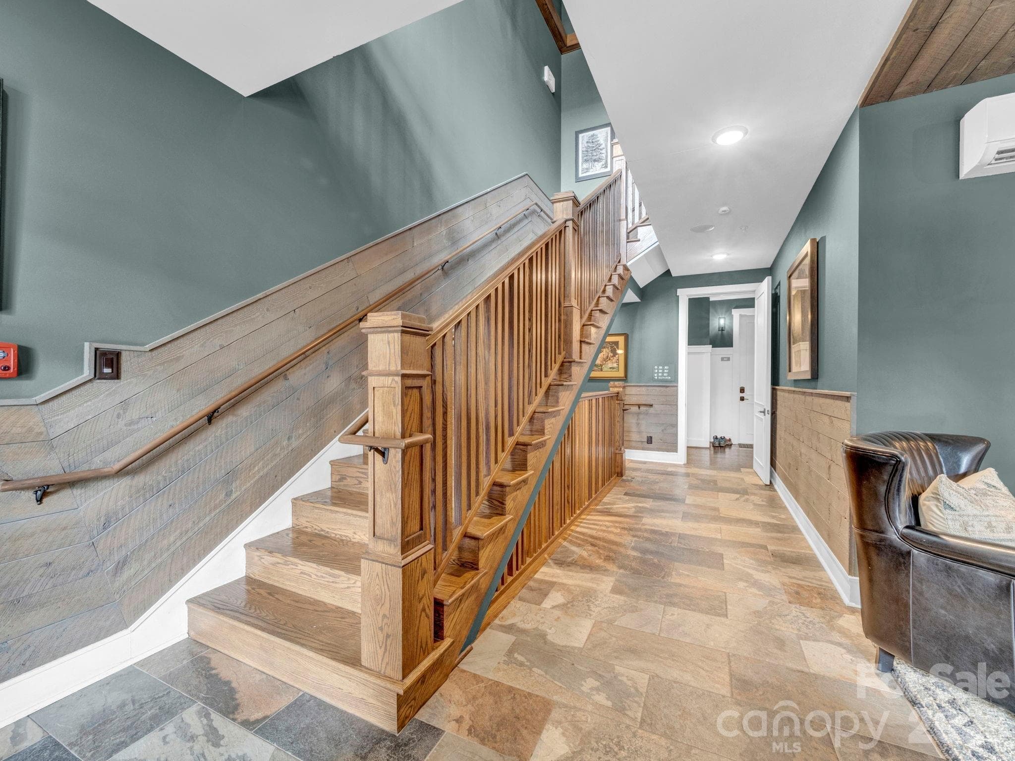 Craig Building Entry hall - 198 Ramblestone Terrace, Boone
