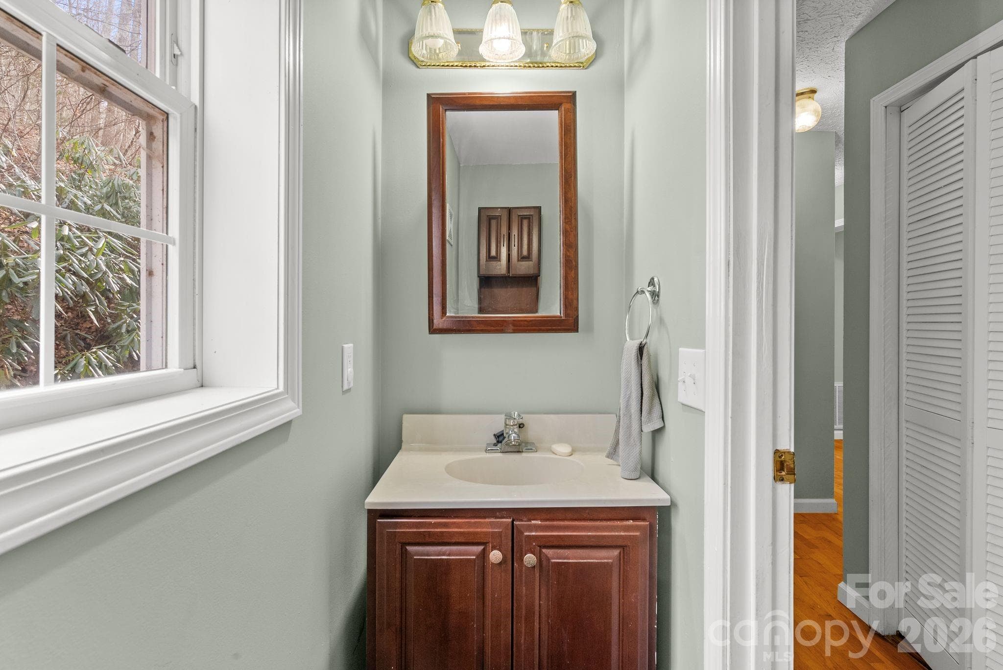 Half Bath - Clyde