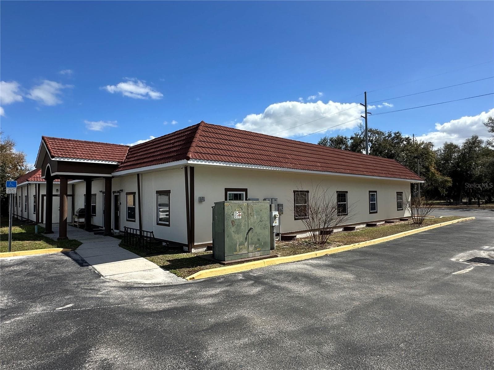 Office at 401 E NORTH BLVD, LEESBURG, photo 2 of 24
