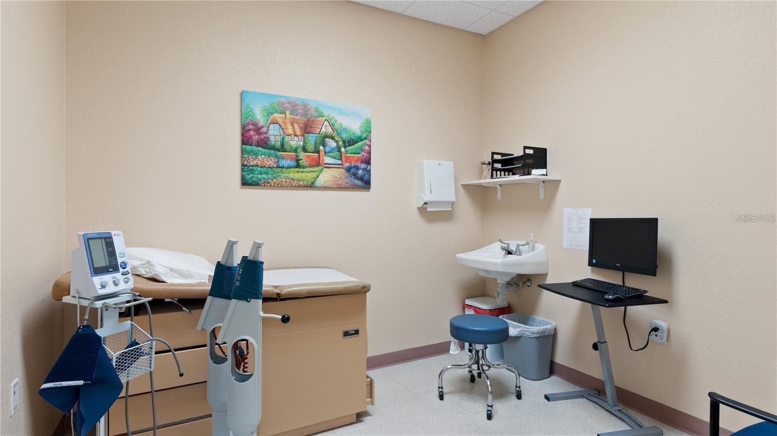 Office at 401 E NORTH BLVD, LEESBURG, photo 20 of 24