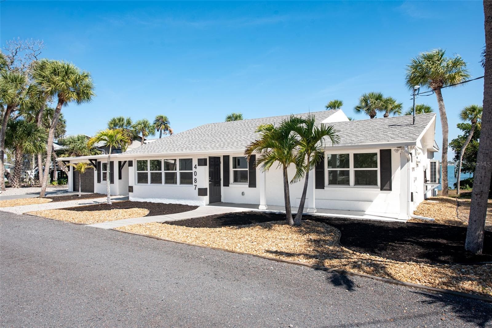 Single Family Residence at 4087 PELICAN SHORES CIR, ENGLEWOOD, photo 3 of 96