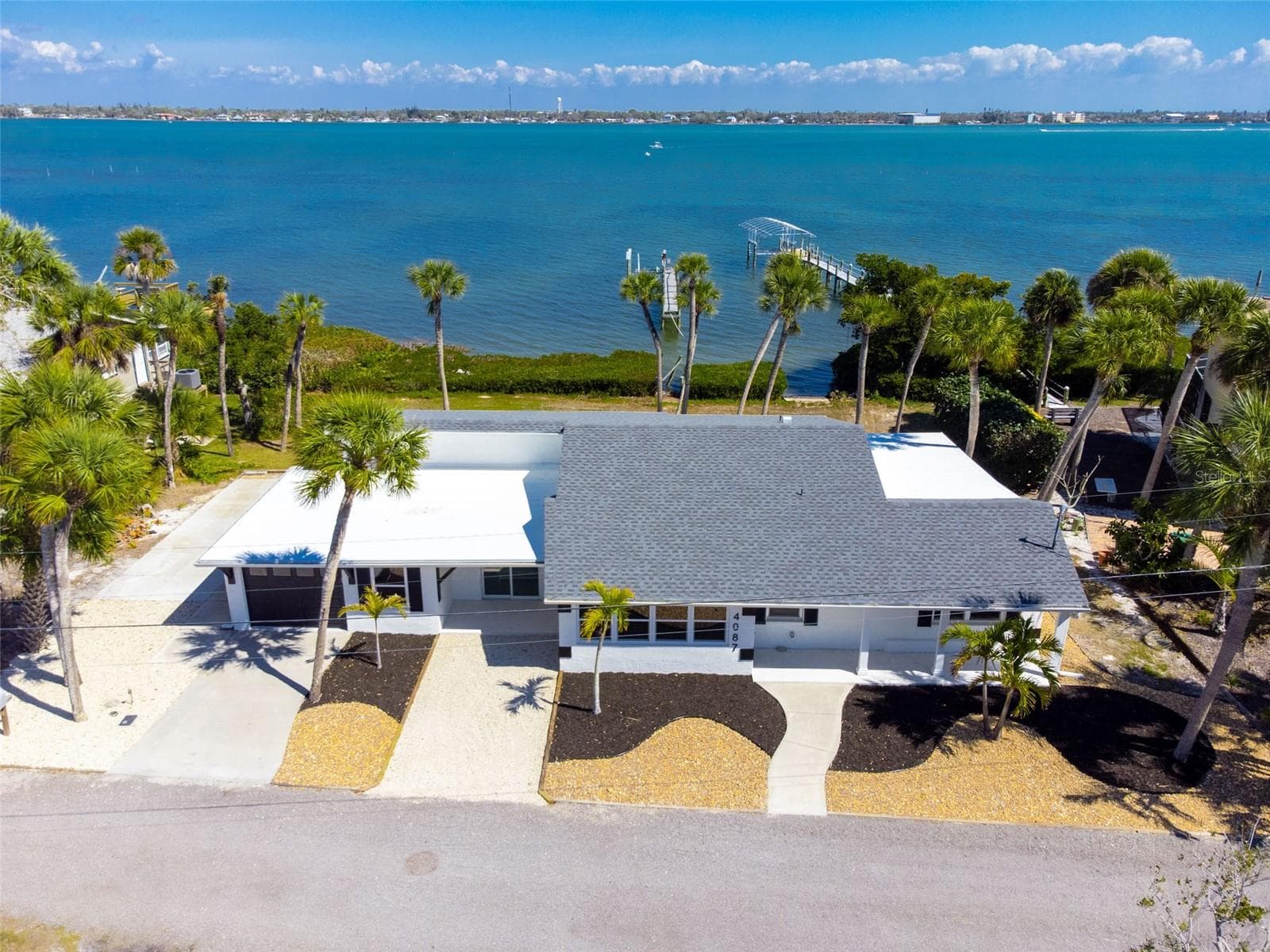 Single Family Residence at 4087 PELICAN SHORES CIR, ENGLEWOOD, photo 6 of 96