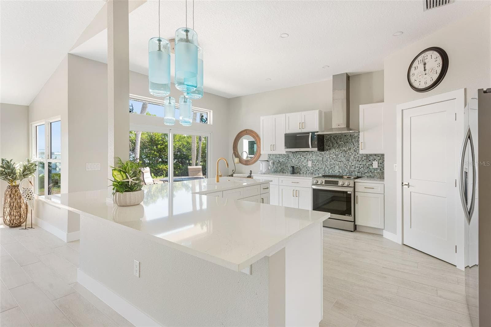Single Family Residence at 4087 PELICAN SHORES CIR, ENGLEWOOD, photo 10 of 96