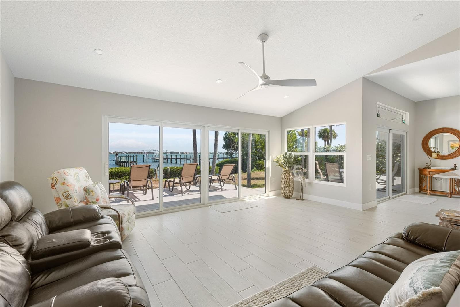 Single Family Residence at 4087 PELICAN SHORES CIR, ENGLEWOOD, photo 29 of 96