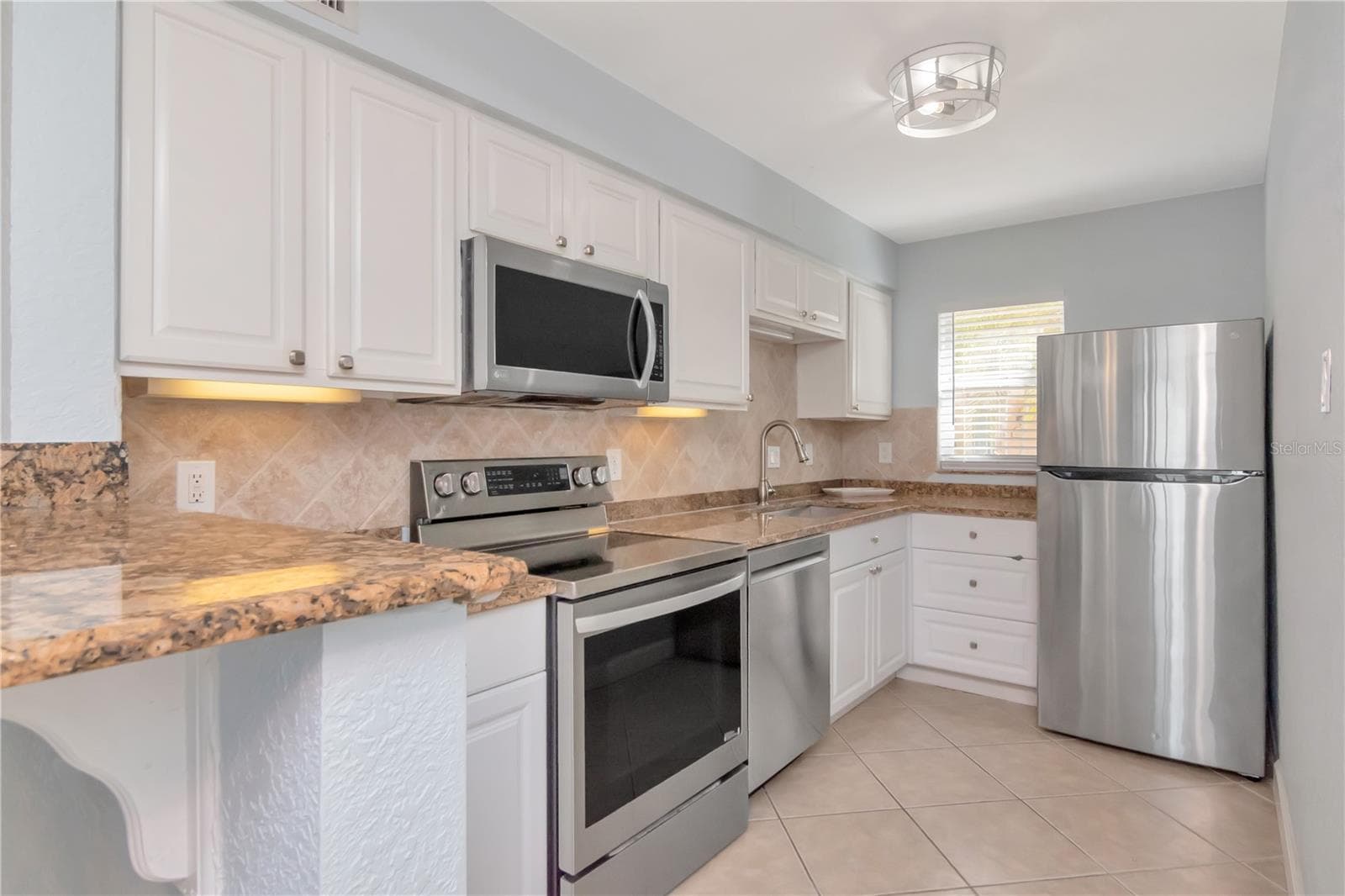 Kitchen - 2675 ST JOSEPHS DR E #B, DUNEDIN