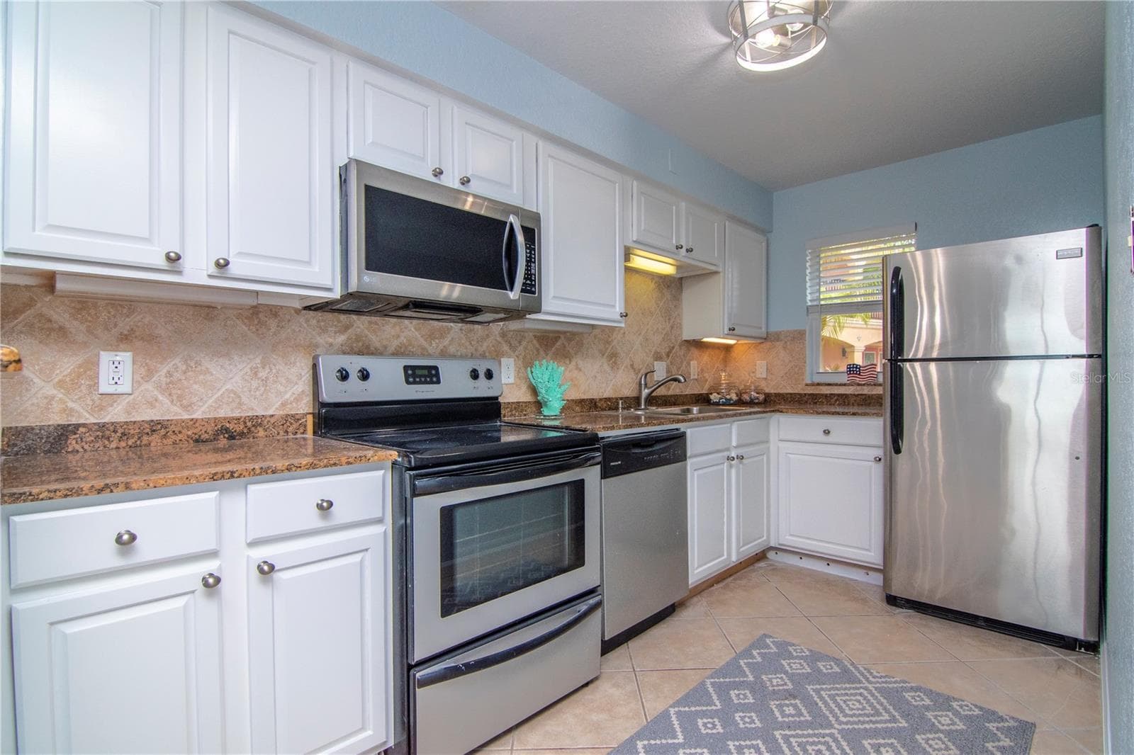 Kitchen - 2675 ST JOSEPHS DR E #B, DUNEDIN