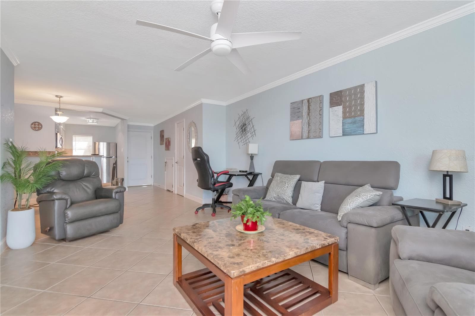 Spacious Living Room - 2675 ST JOSEPHS DR E #B, DUNEDIN