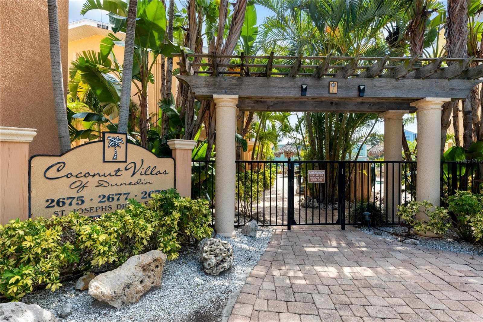 Lush Tropical Pool Entry - 2675 ST JOSEPHS DR E #B, DUNEDIN