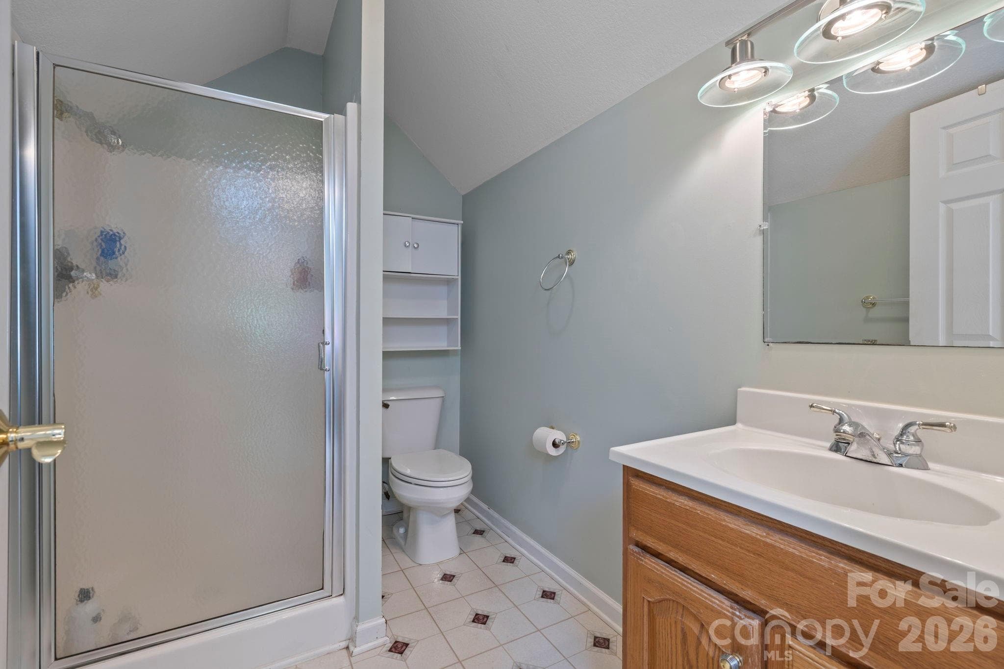 upstairs bathroom - 372 Kingfisher Lane, Mills River