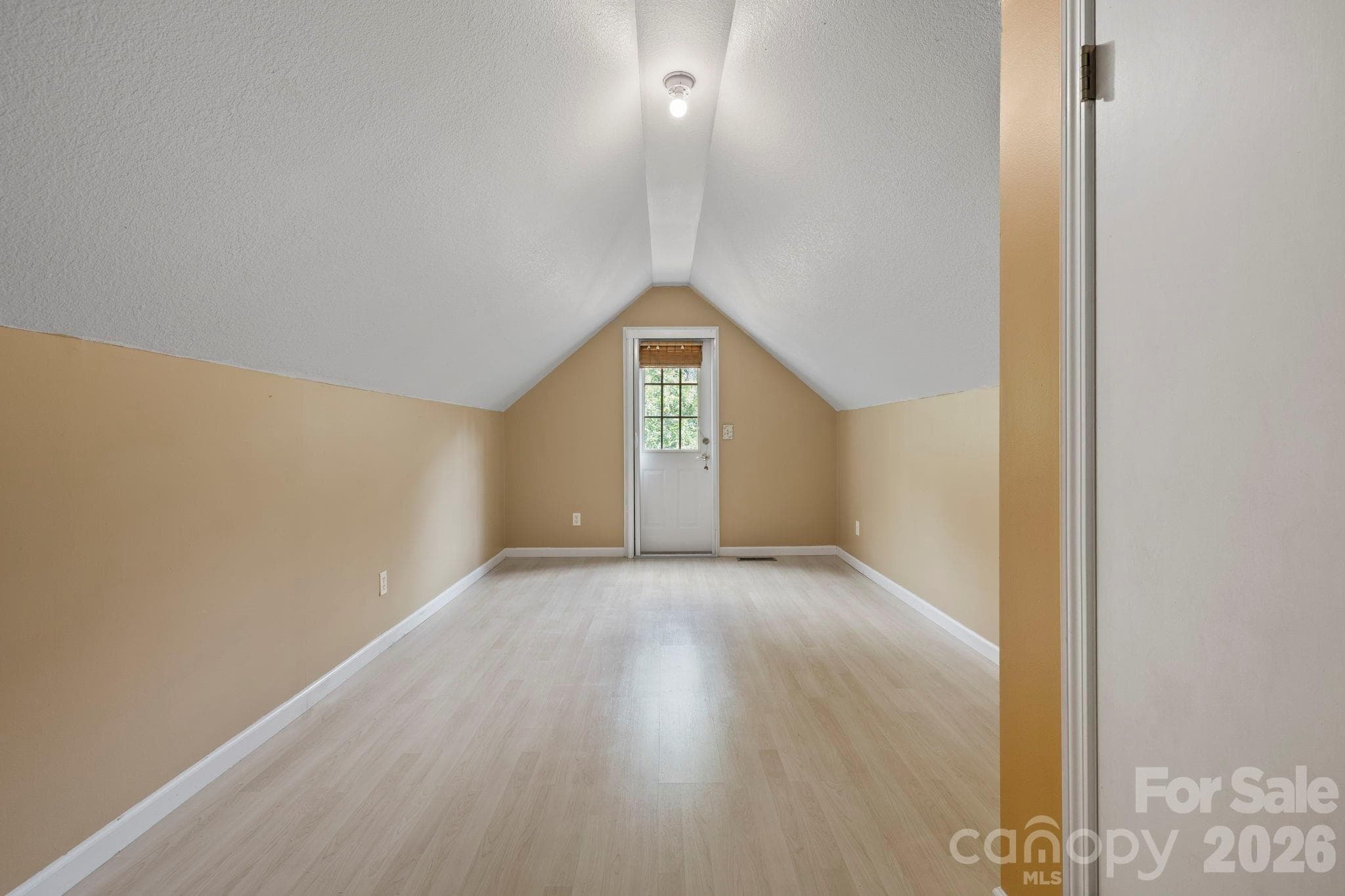 upstairs bedroom - 372 Kingfisher Lane, Mills River