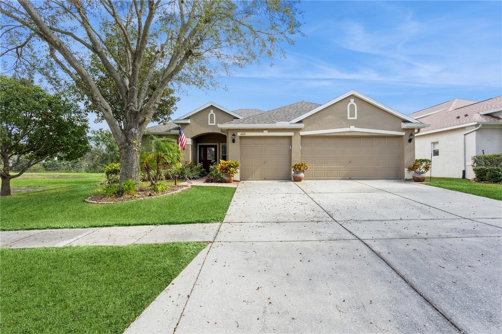 Front view 2 - 1433 EMERALD HILL WAY, VALRICO