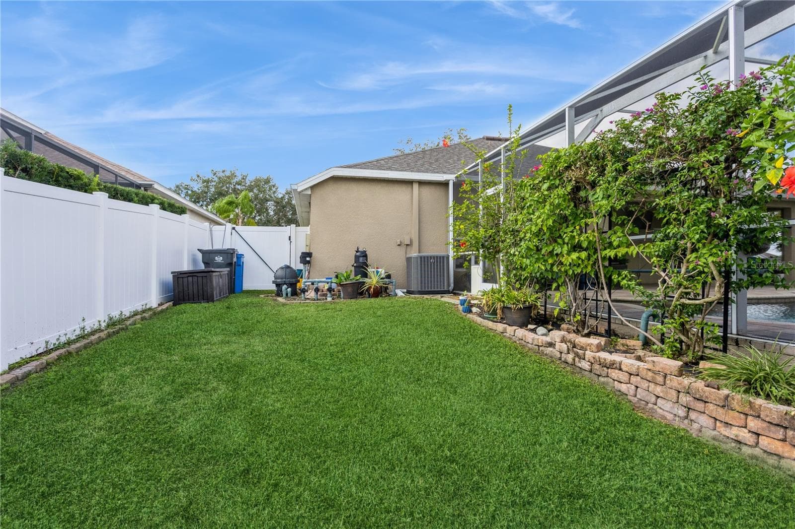Side Yard - 1433 EMERALD HILL WAY, VALRICO