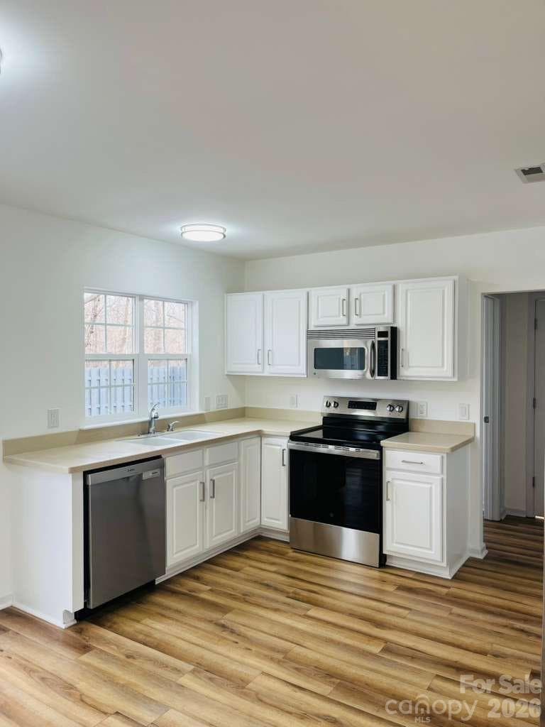 Single Family Residence at 9341 Stawell Drive, Huntersville, photo 7 of 27