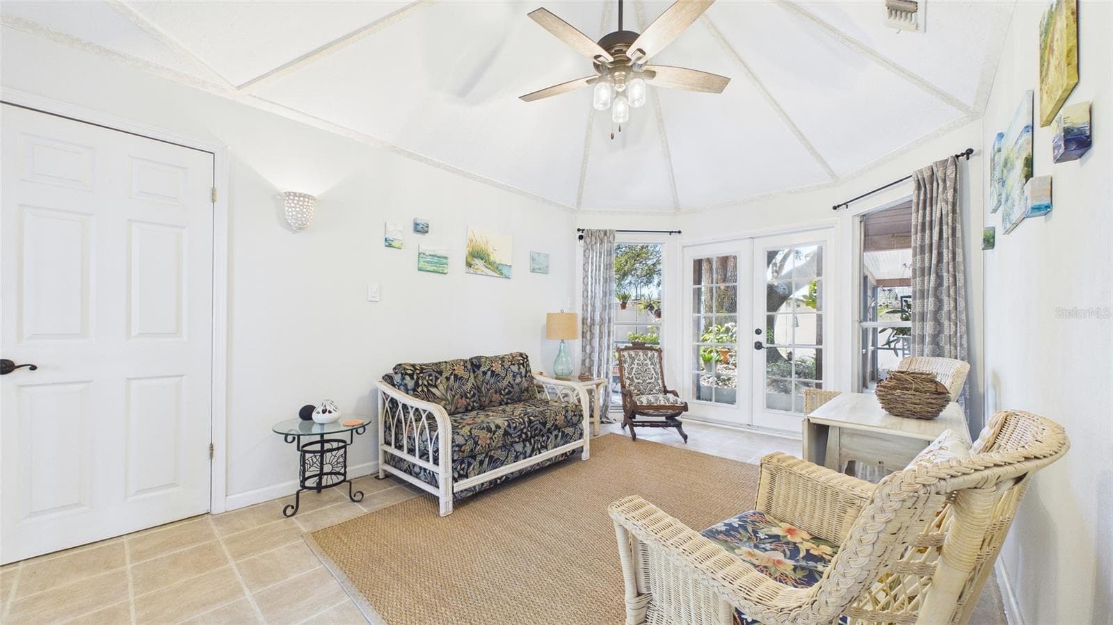 Single Family Residence at 4319 S CAMERON AVE, TAMPA, photo 5 of 47