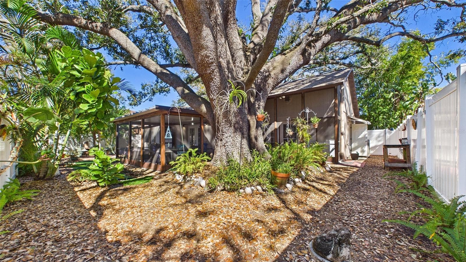 Single Family Residence at 4319 S CAMERON AVE, TAMPA, photo 40 of 47