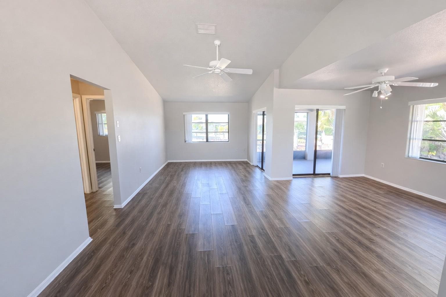 Unit B Living and dining combo - 3211 RIVERSIDE DR, PUNTA GORDA