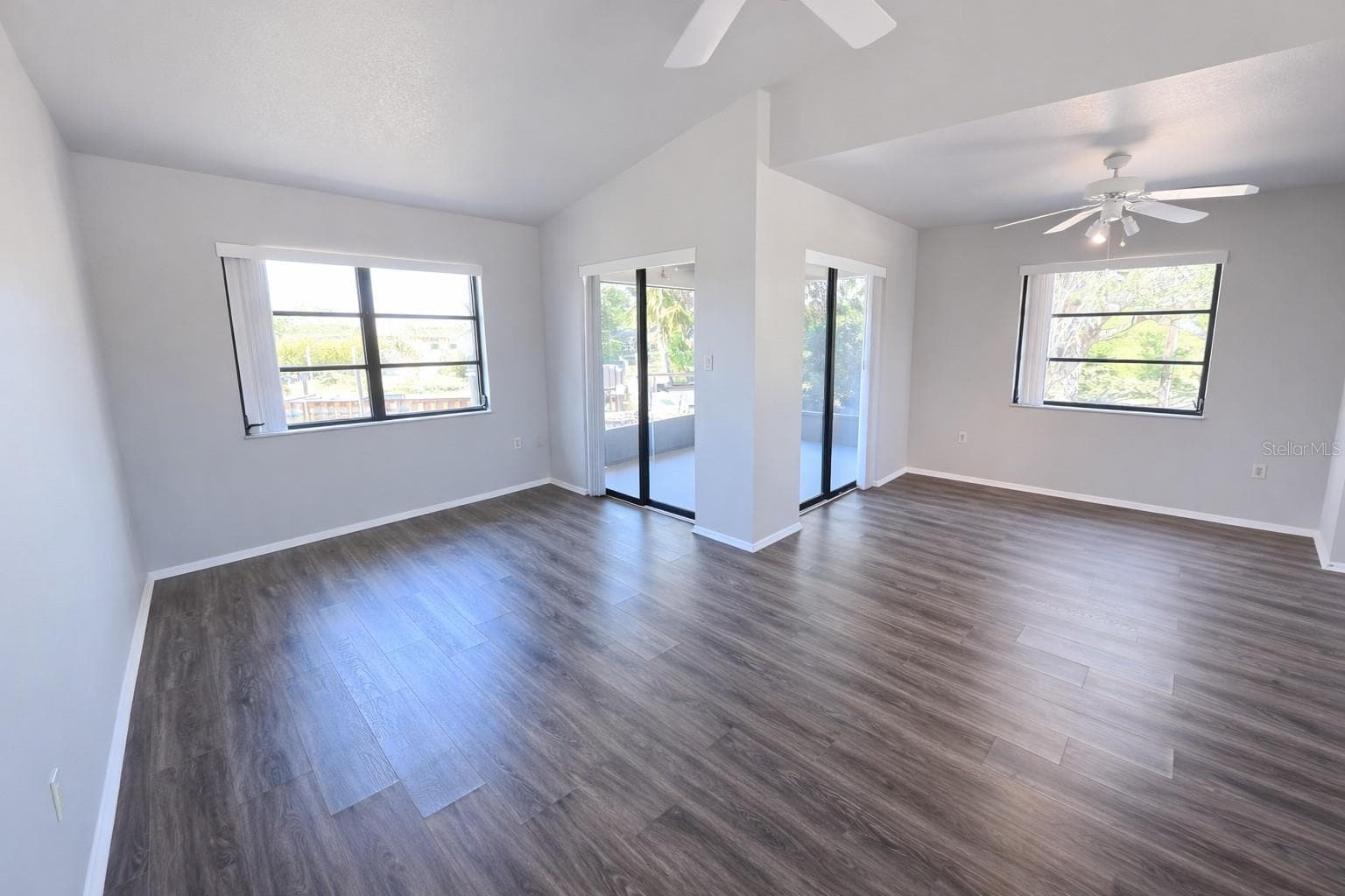 Unit B living and dining combo - 3211 RIVERSIDE DR, PUNTA GORDA