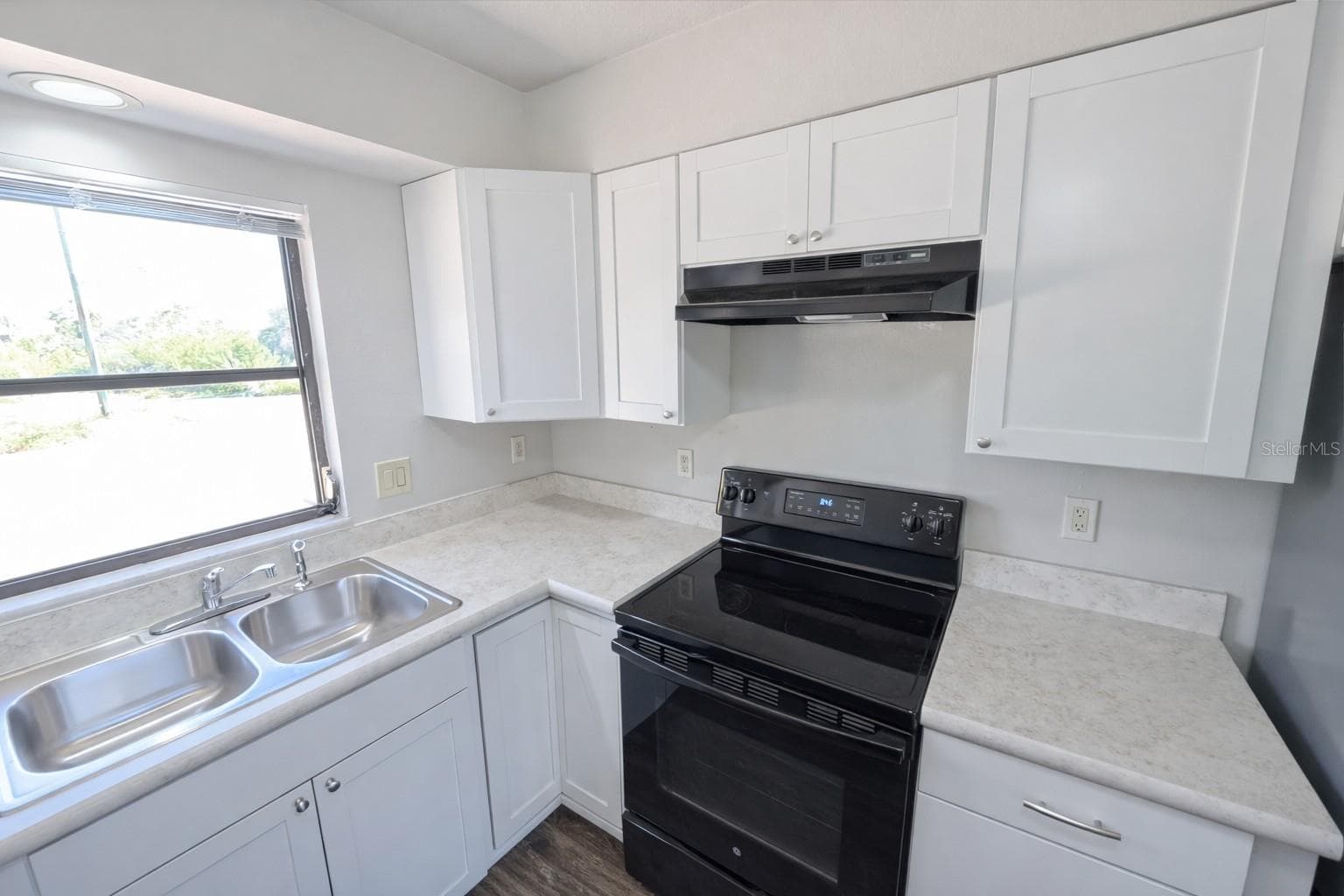 Unit B Kitchen - 3211 RIVERSIDE DR, PUNTA GORDA