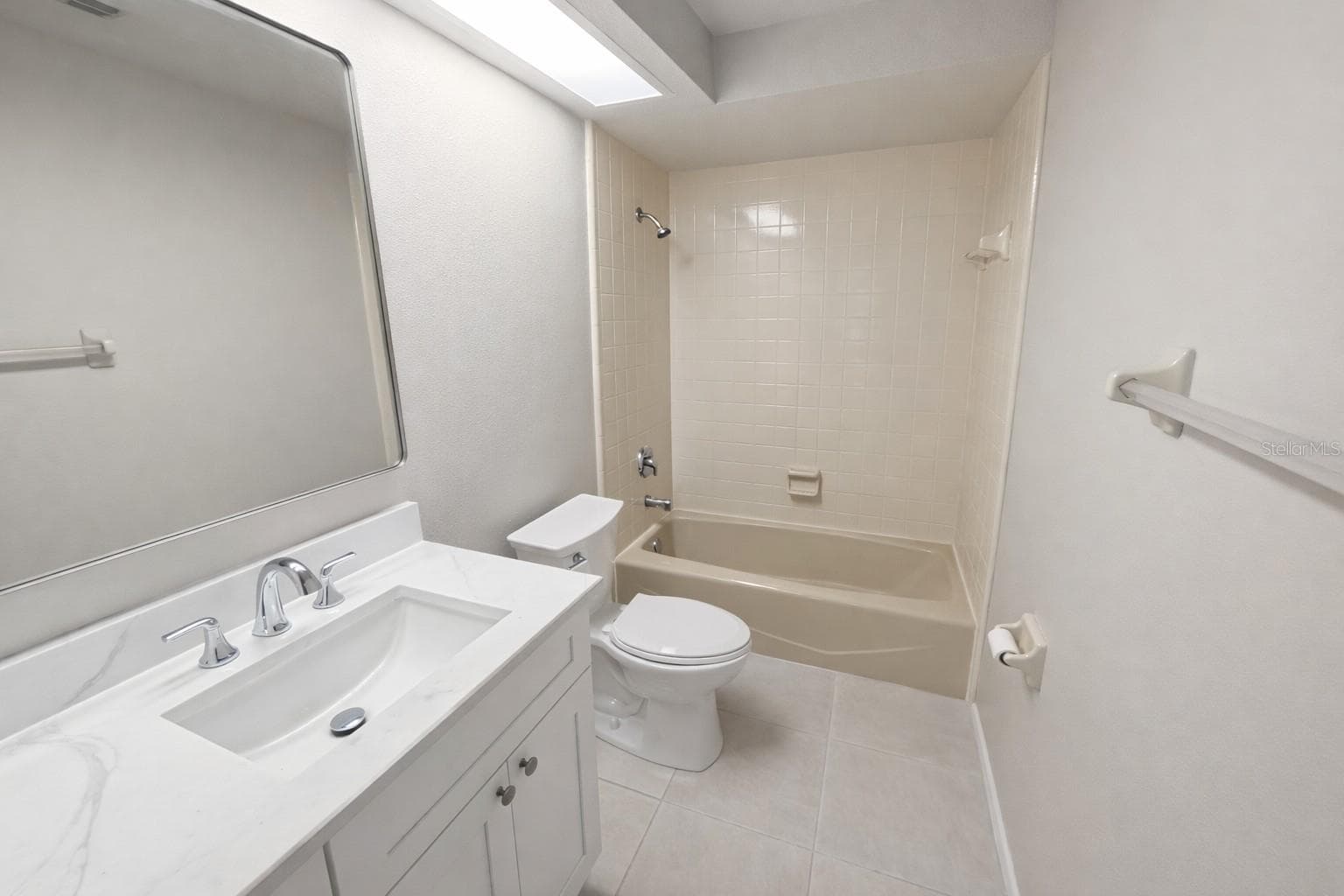 Unit B Bathroom - 3211 RIVERSIDE DR, PUNTA GORDA