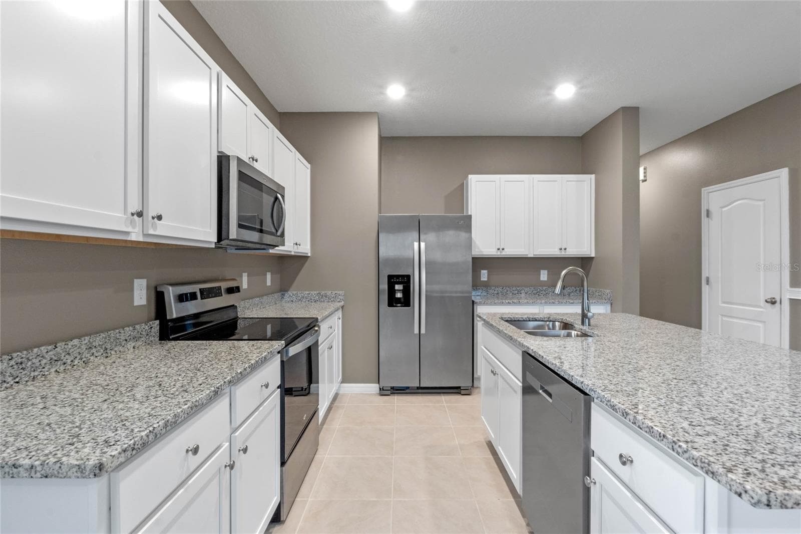 Townhouse at 961 LIDO DR, HOWEY IN THE HILLS, photo 20 of 21