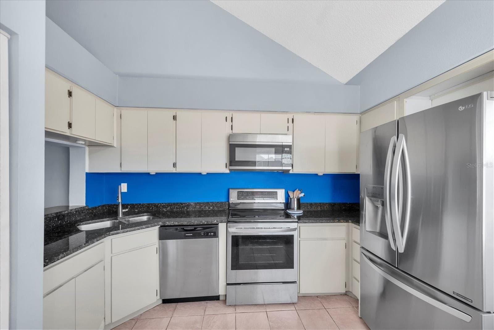 Condominium at 6931 STONES THROW CIR N #5302, ST PETERSBURG, photo 12 of 51