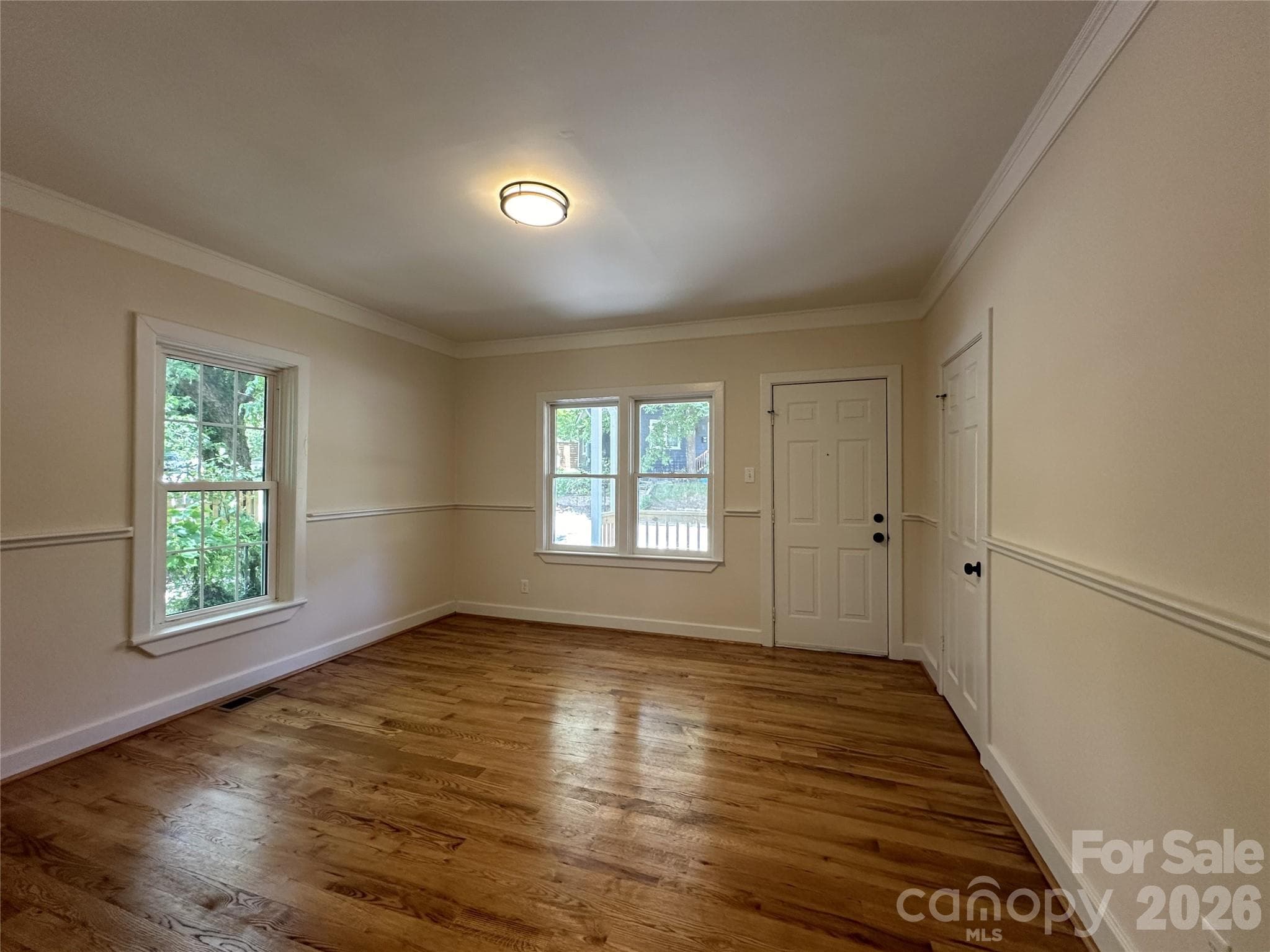 Bright and spacious living room - Asheville