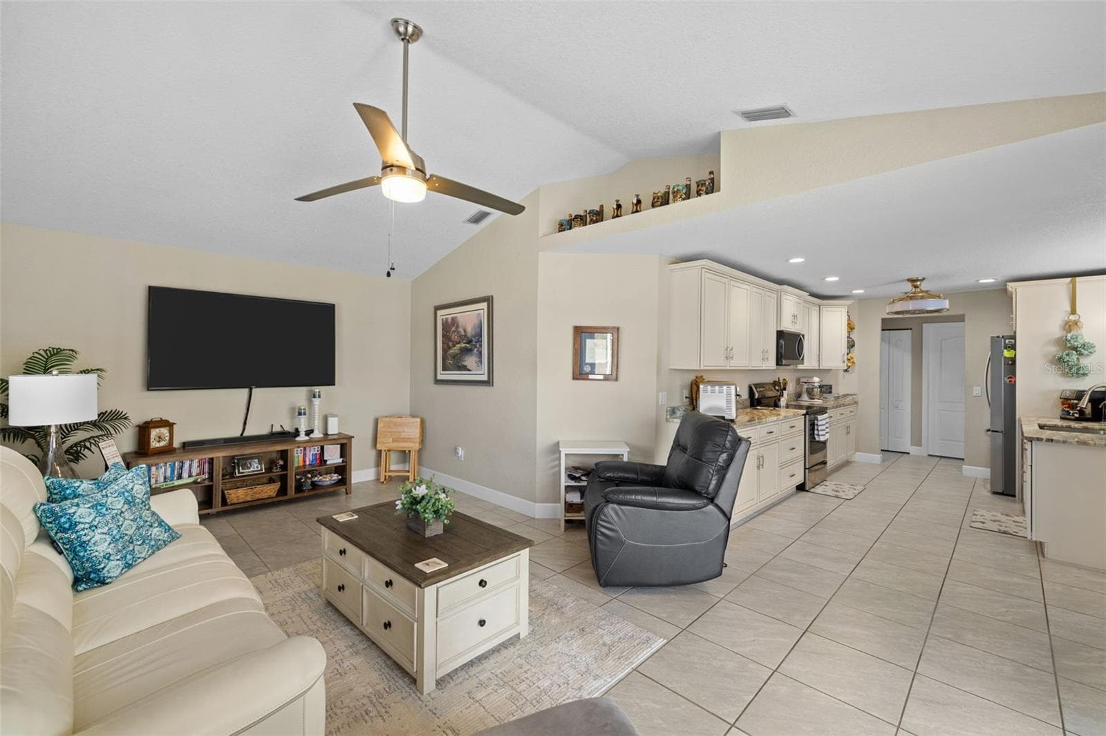 Single Family Residence at 26549 VALPARAISO DR, PUNTA GORDA, photo 14 of 38