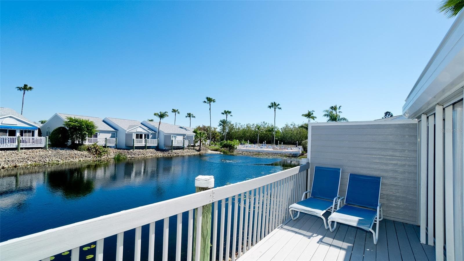 LAKEFRONT VILLA WITH 2 CAR GARAGE IN PERICO BAY CLUB - 507 SANDERLING CIR, BRADENTON