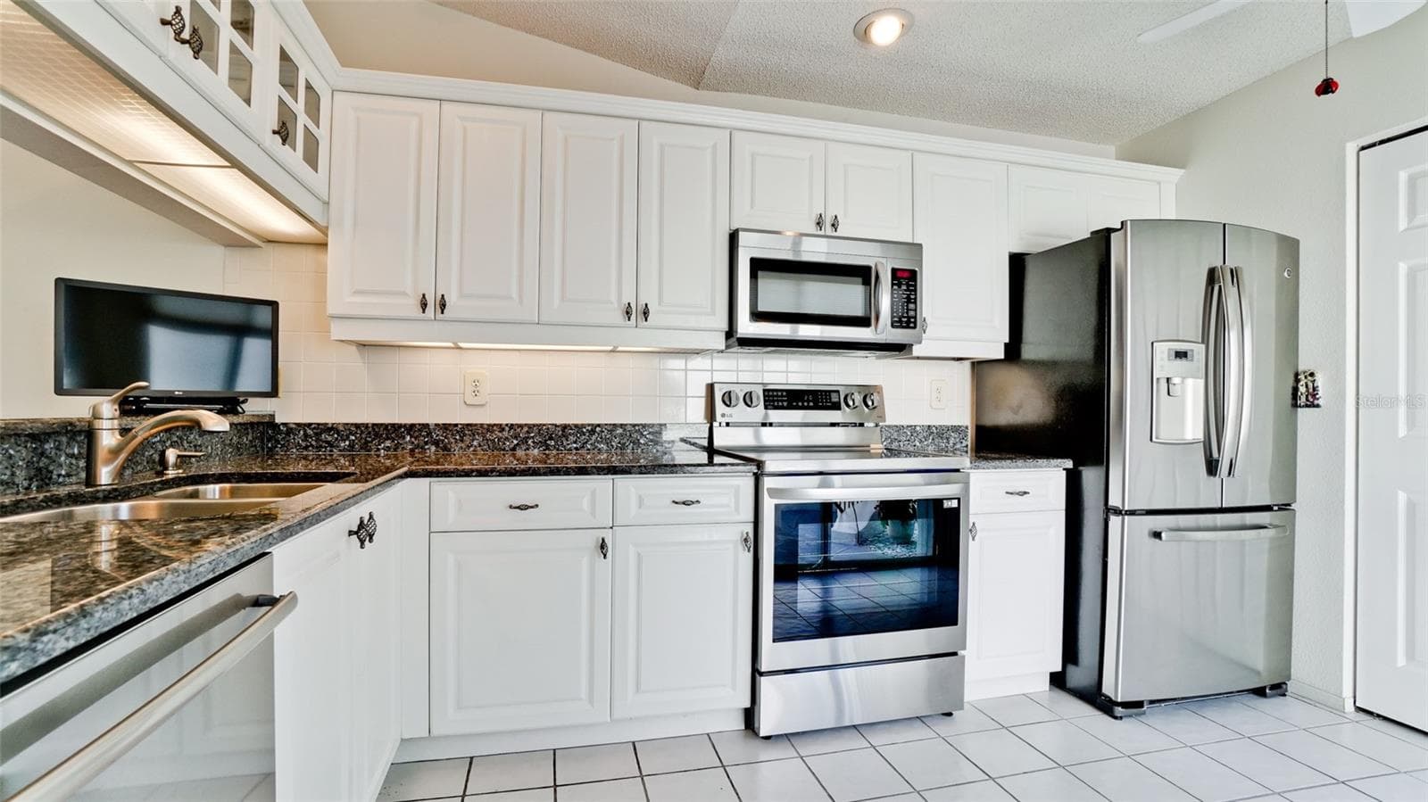 STAINLESS APPLIANCES - 507 SANDERLING CIR, BRADENTON