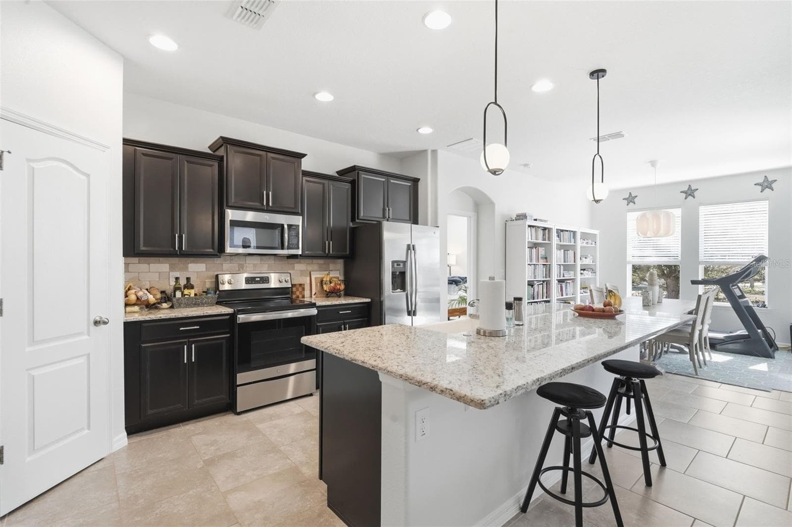Single Family Residence at 404 W VICTORIA TRAILS BLVD, DELAND, photo 11 of 50
