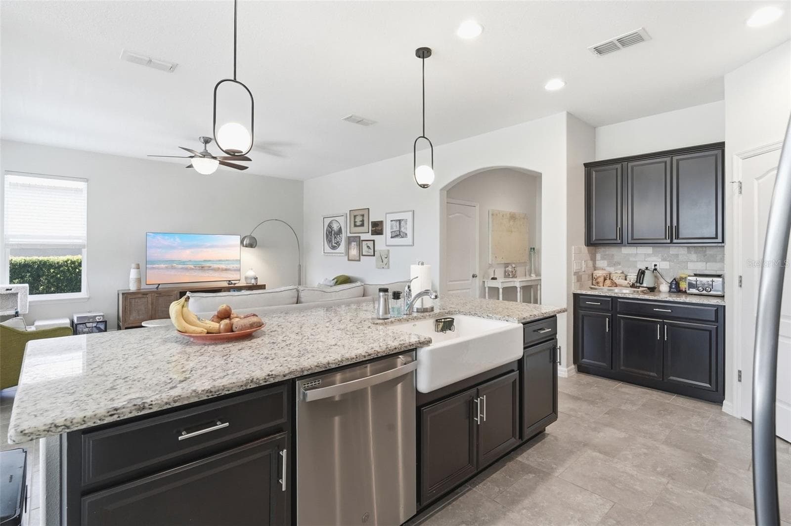 Single Family Residence at 404 W VICTORIA TRAILS BLVD, DELAND, photo 14 of 50