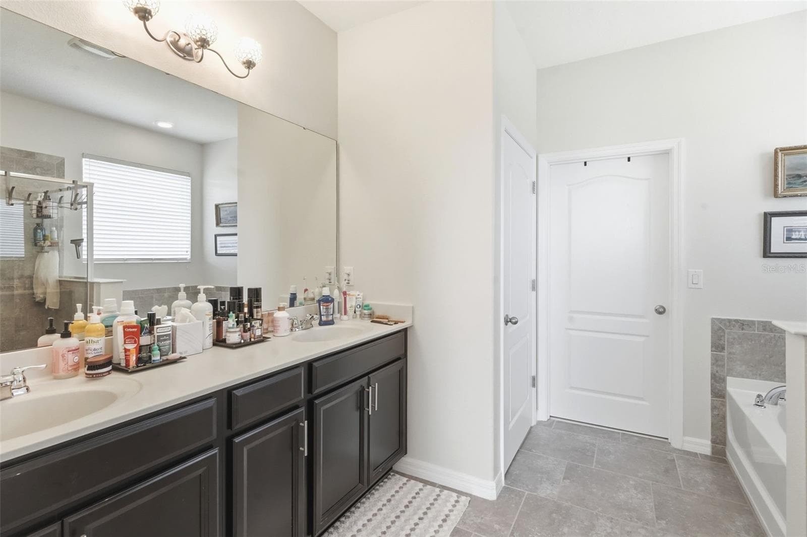 Single Family Residence at 404 W VICTORIA TRAILS BLVD, DELAND, photo 31 of 50