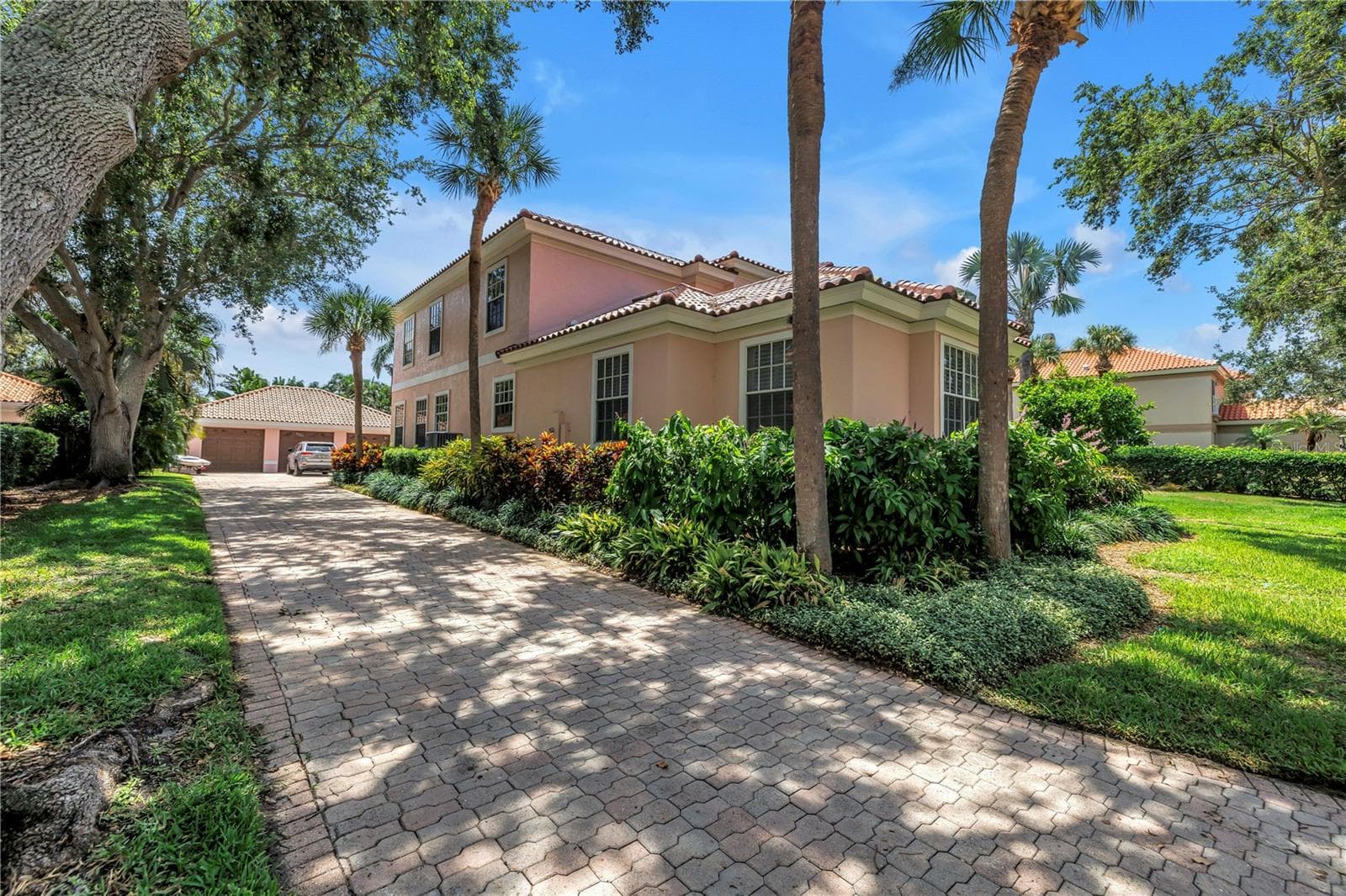 Single Family Residence at 4930 SANDPIPER LN S, ST PETERSBURG, photo 2 of 45