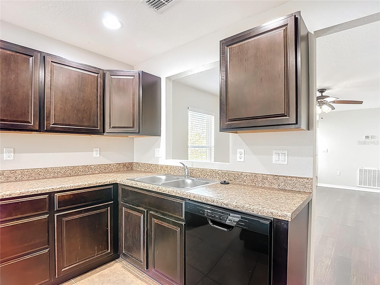 Single Family Residence at 13221 WATERFORD CASTLE DR, DADE CITY, photo 15 of 59