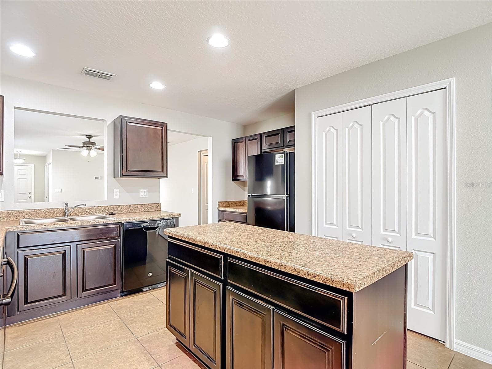 Single Family Residence at 13221 WATERFORD CASTLE DR, DADE CITY, photo 19 of 59