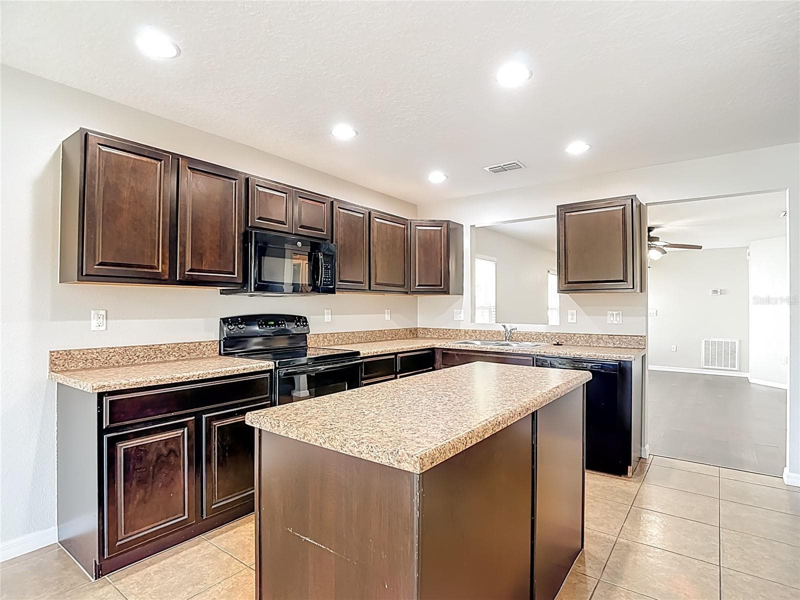 Single Family Residence at 13221 WATERFORD CASTLE DR, DADE CITY, photo 22 of 59
