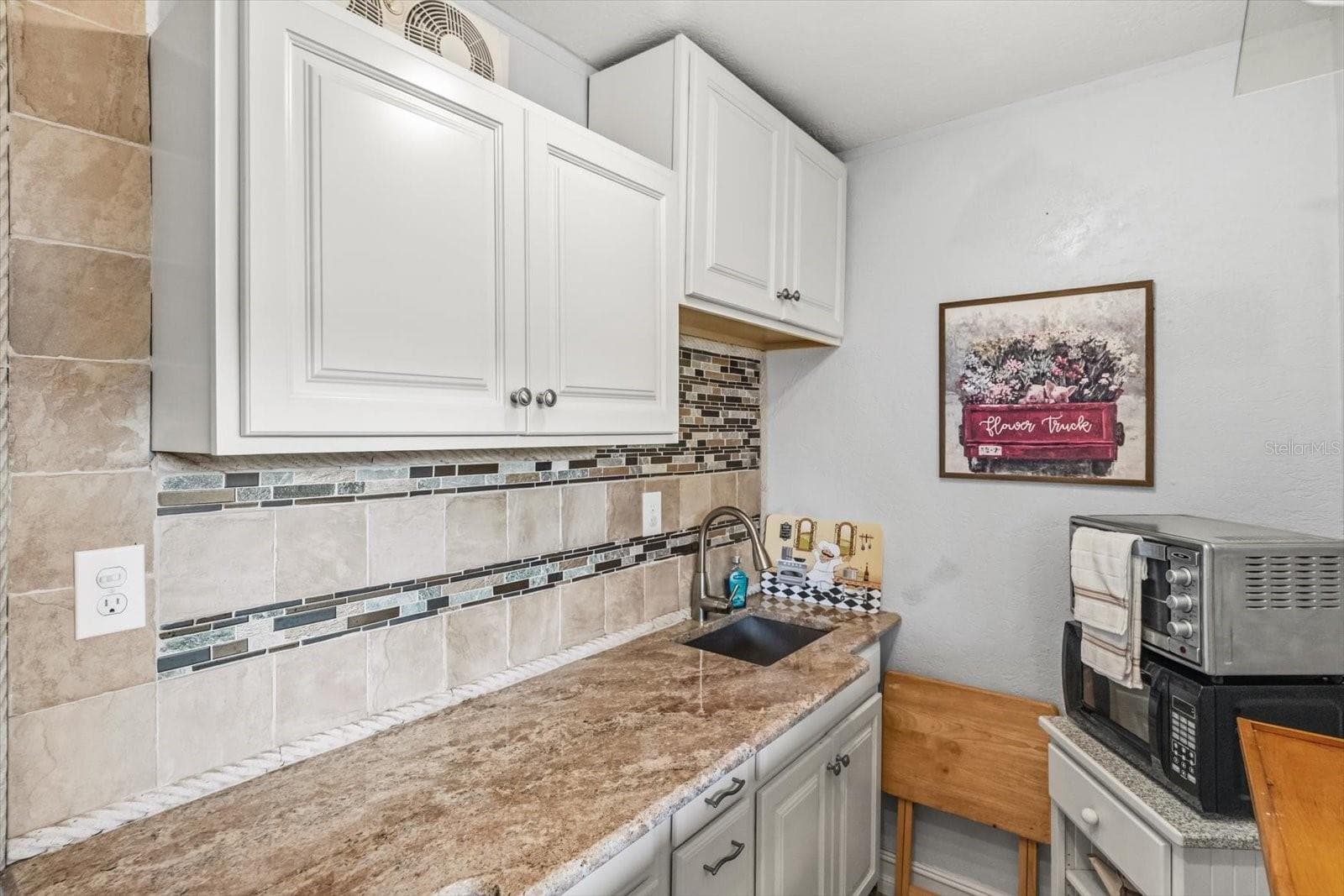 Cottage Kitchenette w/ Granite Countertop - 918 W SMITH ST, ORLANDO