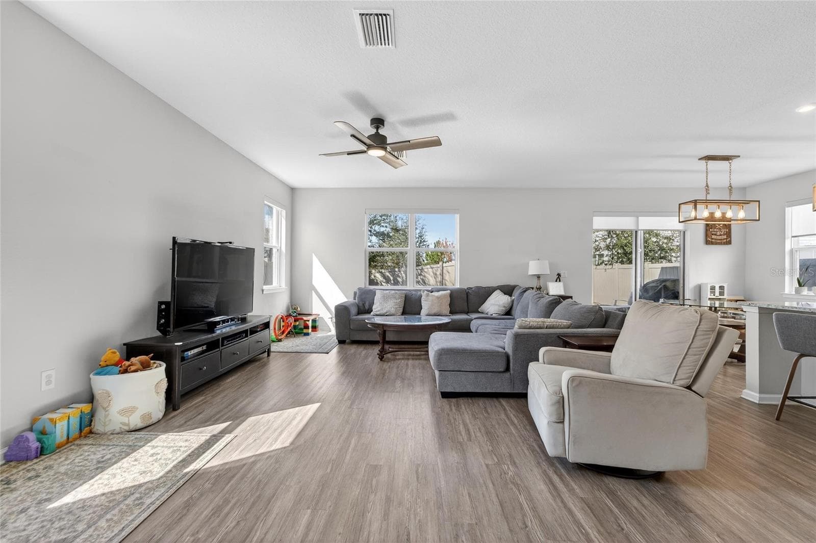 Single Family Residence at 12273 BLUE PACIFIC DR, RIVERVIEW, photo 14 of 78