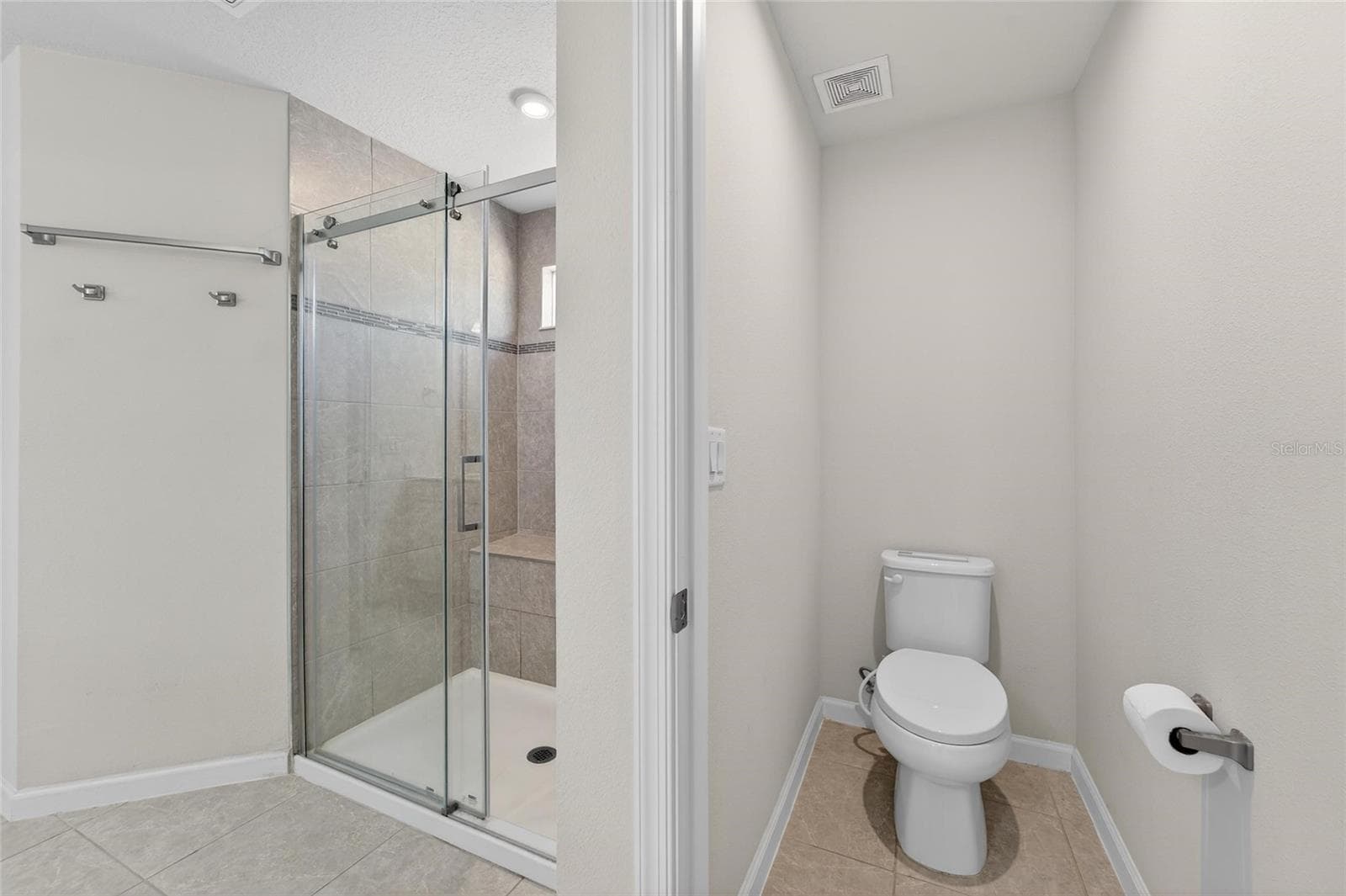 Single Family Residence at 12273 BLUE PACIFIC DR, RIVERVIEW, photo 35 of 78