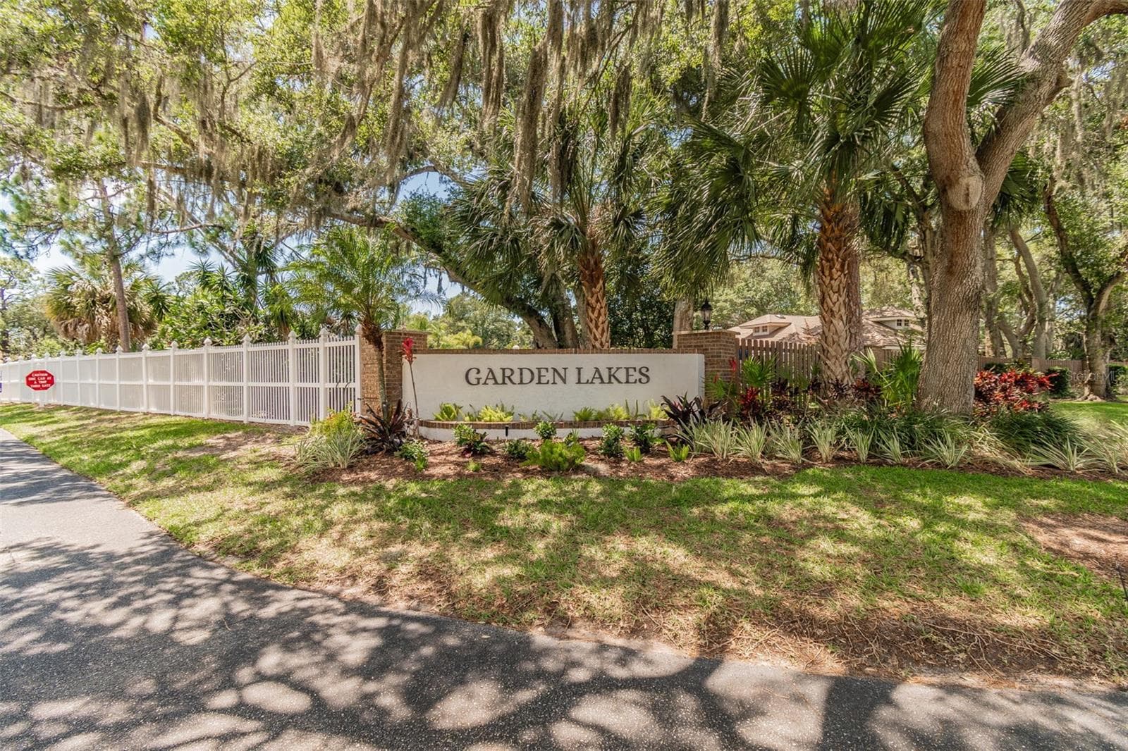 Garden Lakes is an active 55+ gated community tucked away but close to everything Bradenton and Sarasota have to offer. - 5611 GARDEN LAKES DR, BRADENTON