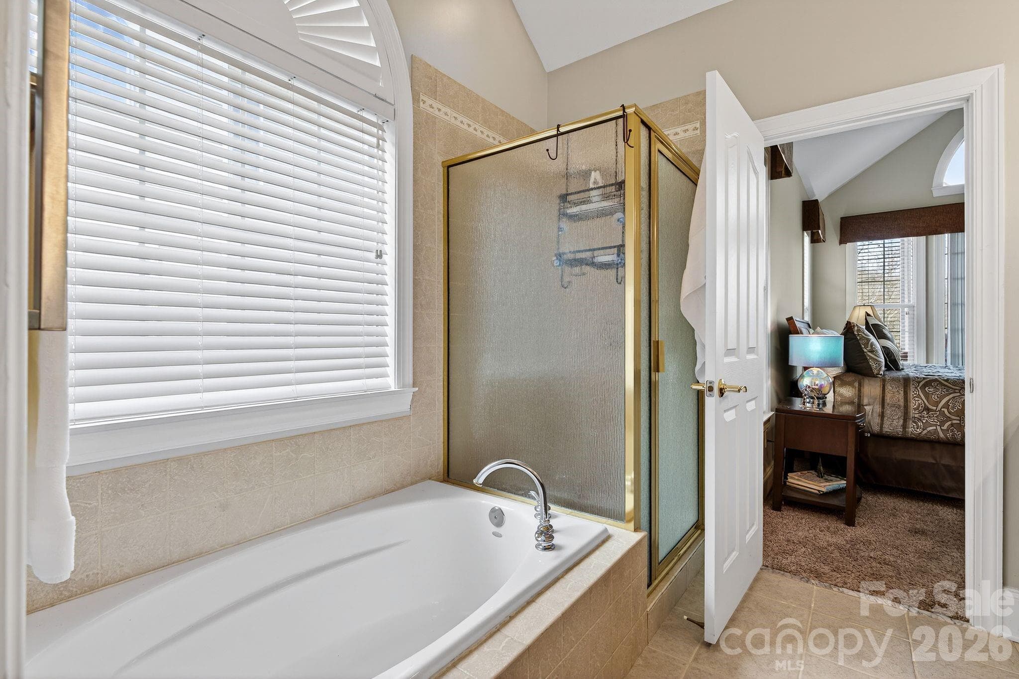 Primary bathtub - 103 Trumpet Lane, Asheville