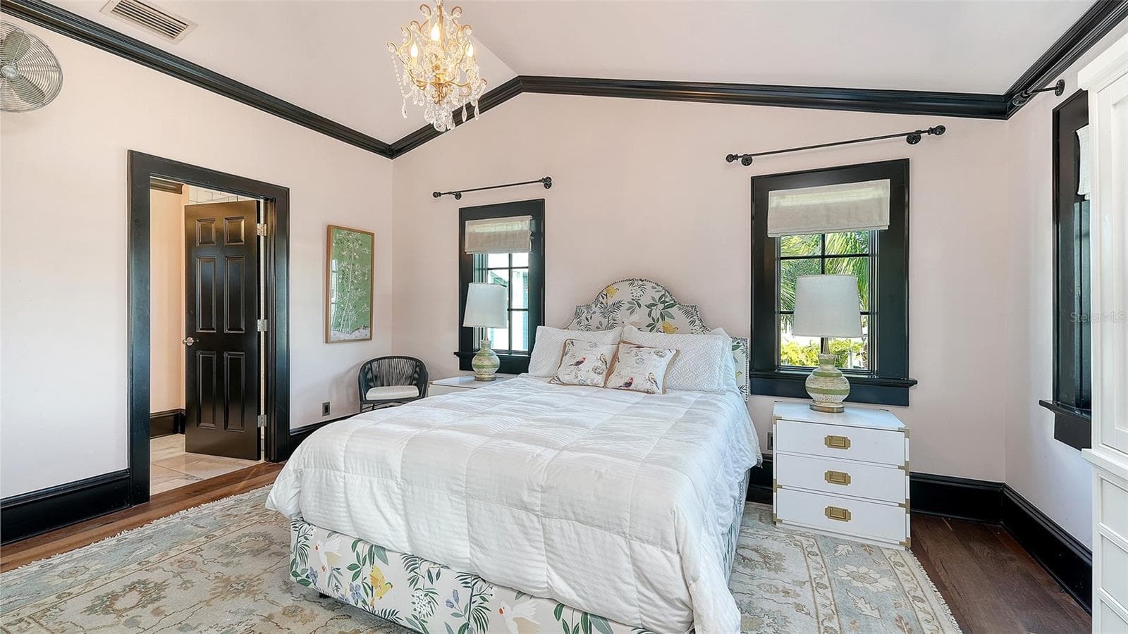 Bright guest bedroom with elegant finishes - 513 VILLA ROSA WAY, ANNA MARIA
