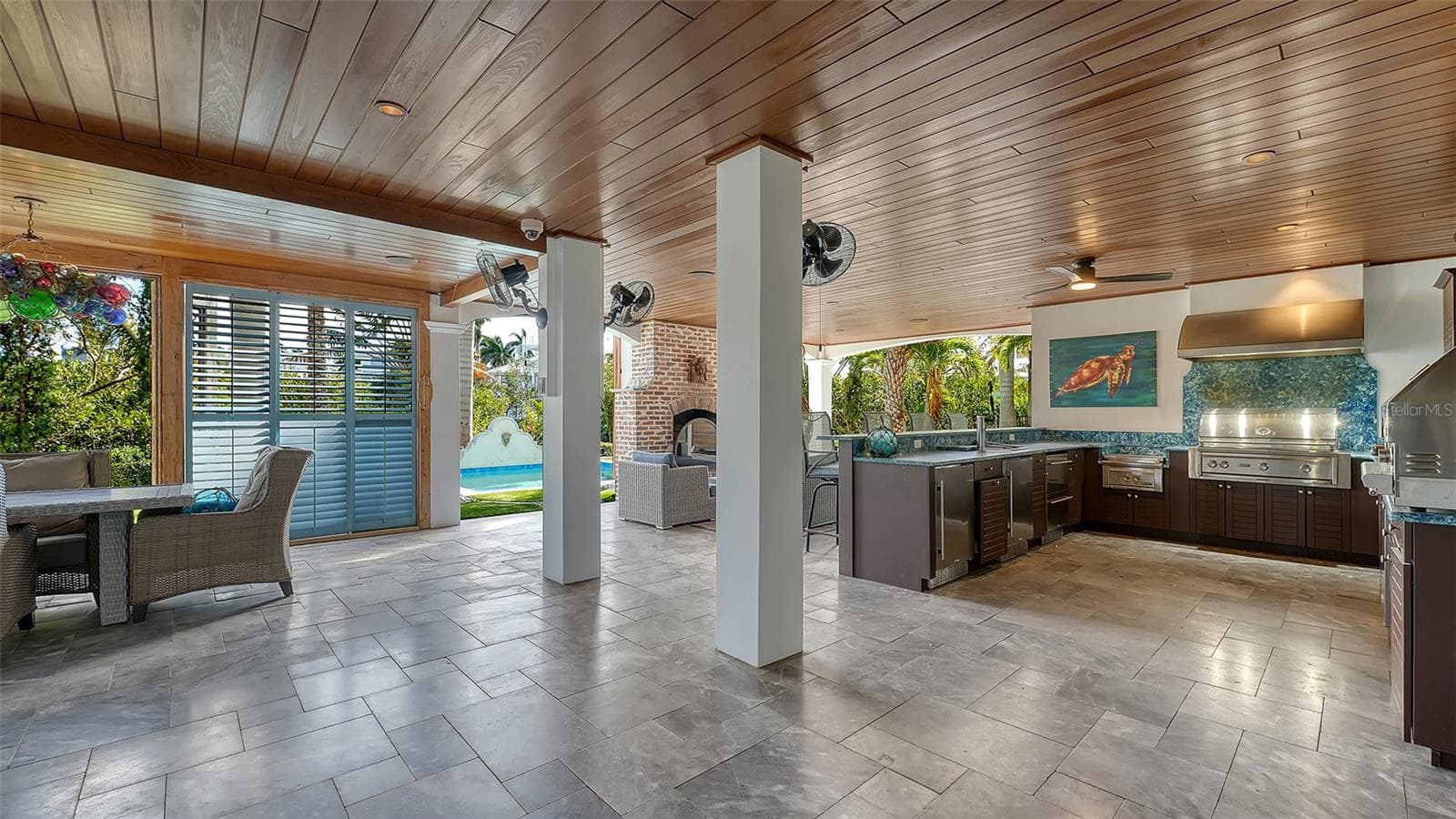 Outdoor kitchen and covered entertaining area - 513 VILLA ROSA WAY, ANNA MARIA
