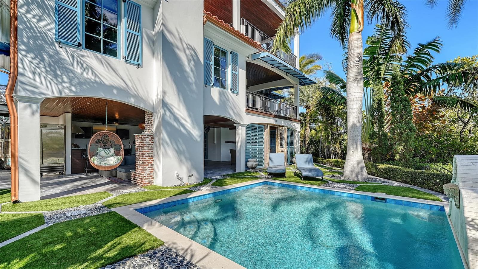 Resort-style backyard designed for coastal living - 513 VILLA ROSA WAY, ANNA MARIA
