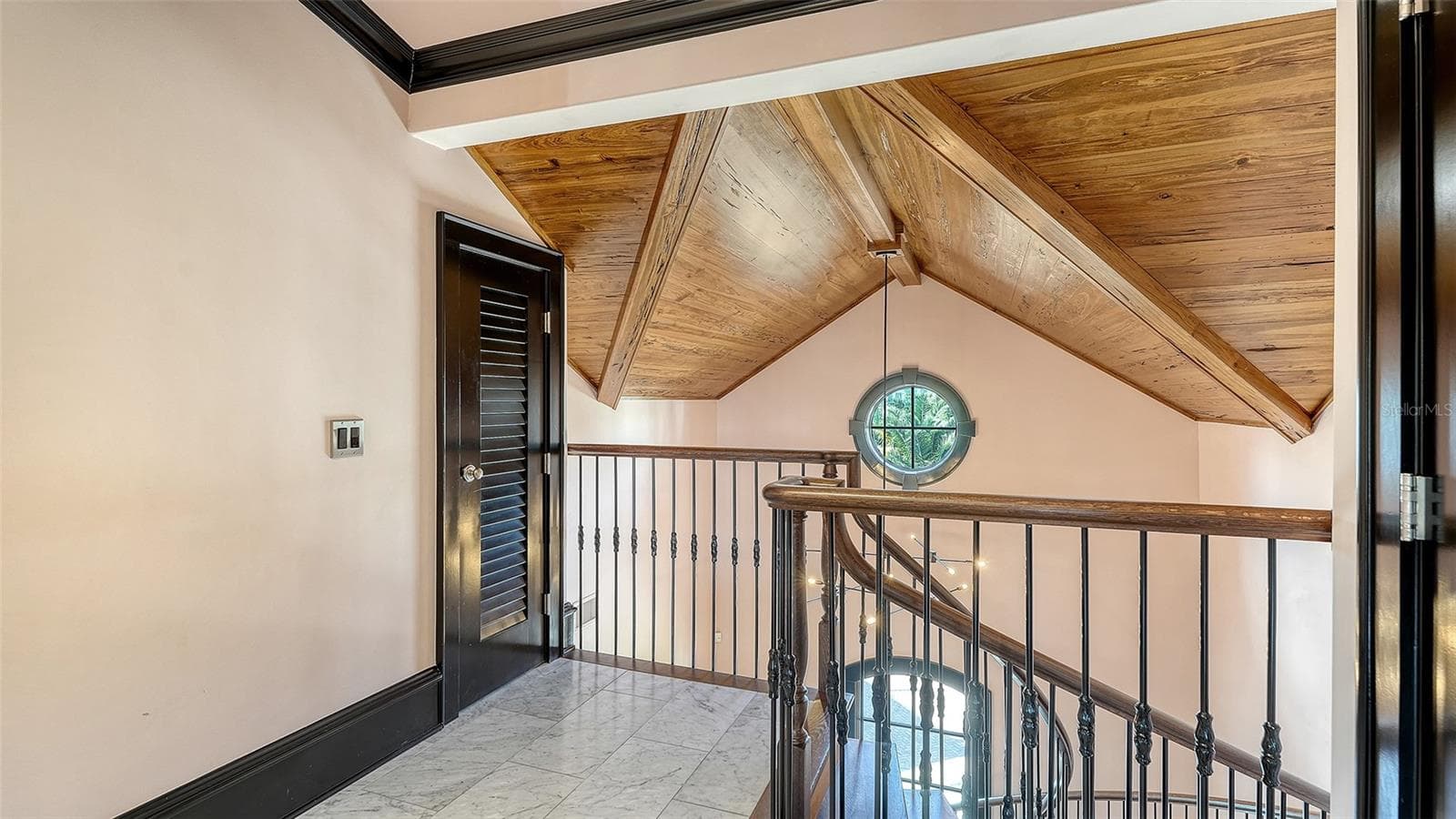 Architectural details with vaulted wood ceiling - 513 VILLA ROSA WAY, ANNA MARIA