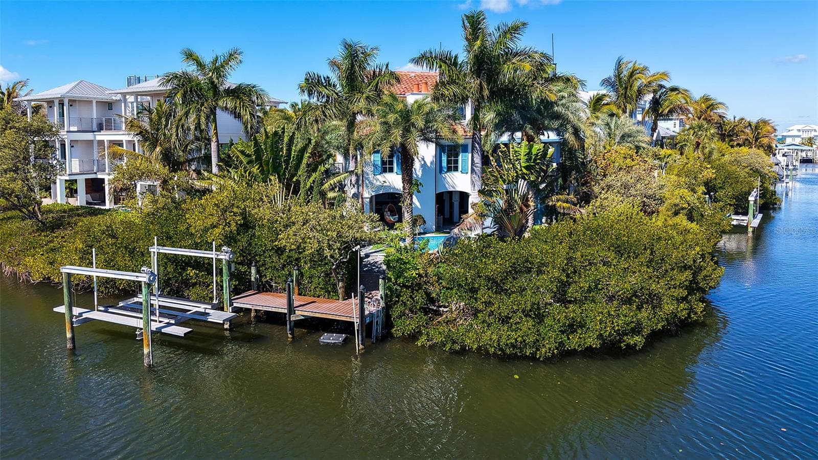 Waterfront estate with private dock and lift - 513 VILLA ROSA WAY, ANNA MARIA