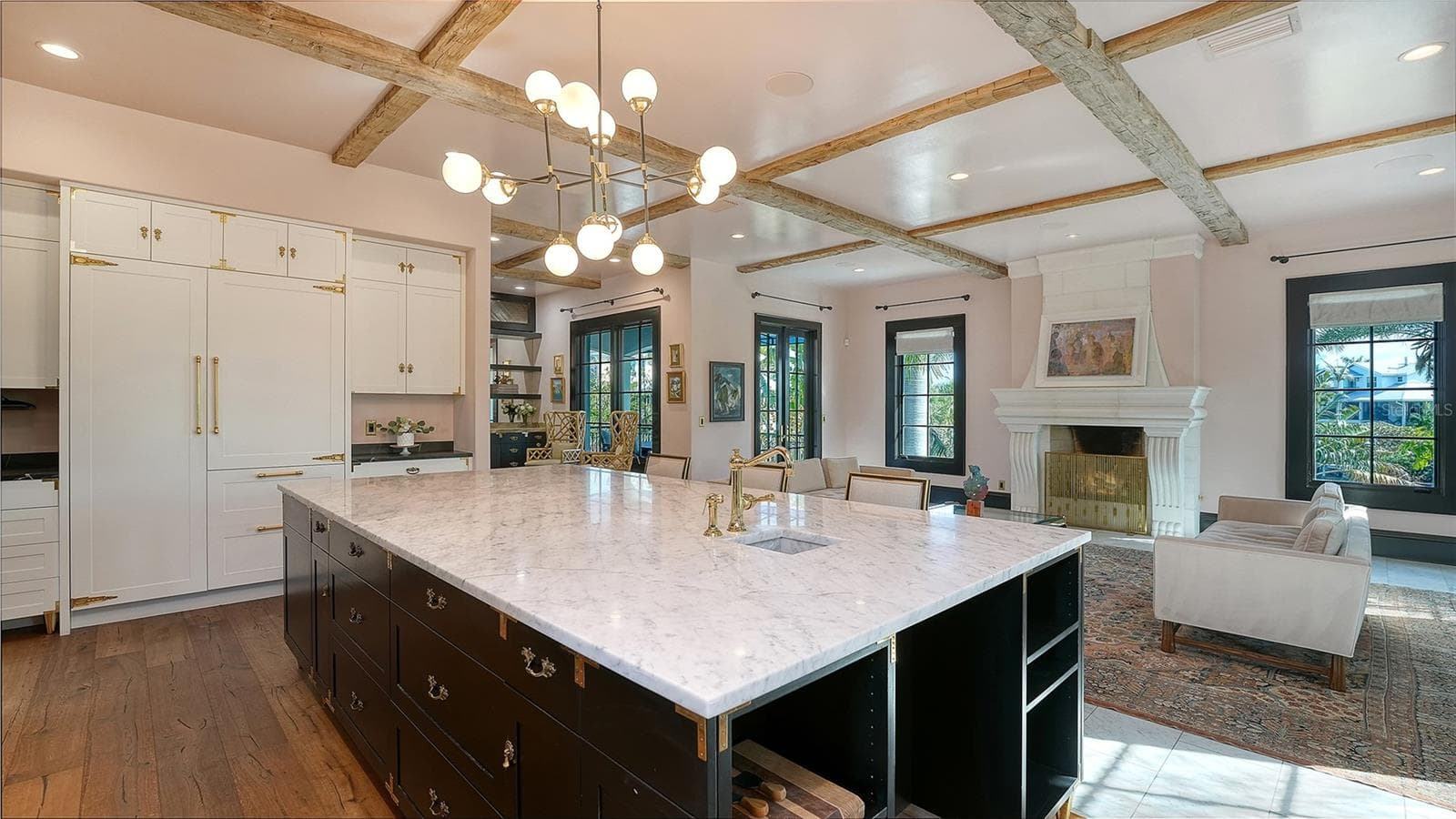 Expansive island anchors gourmet kitchen - 513 VILLA ROSA WAY, ANNA MARIA